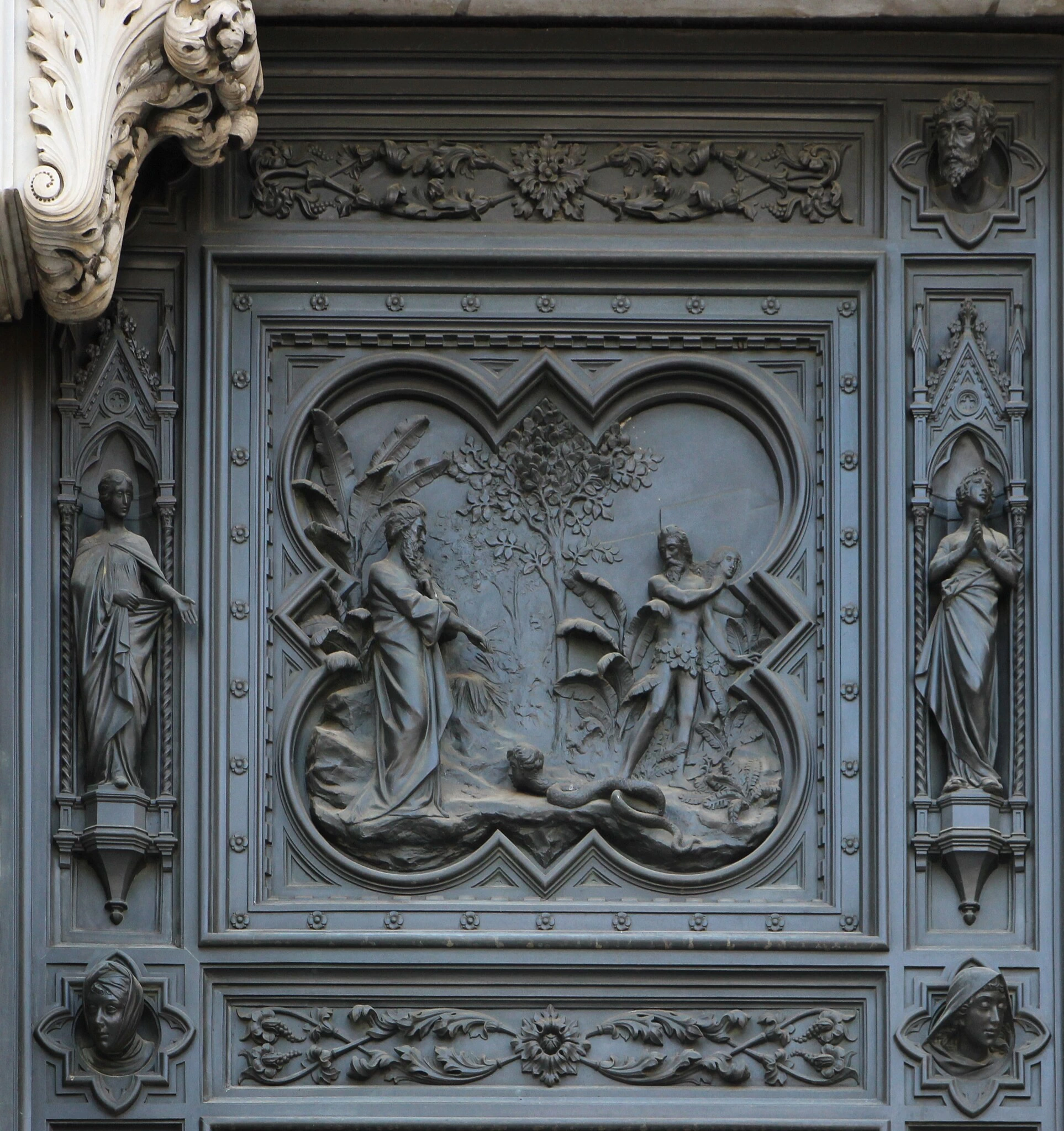 Cattedrale di Santa Maria del Fiore, Firenze - Facciata, Portale in bronzo. Formella, il peccato originale